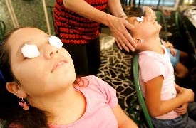 Venezuela mở “lò luyện hoa hậu” cho tuổi mầm non - 1