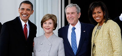 Obama bắt đầu ngày mới ở nhà thờ và café với Bush (kèm video) - 2 Obama bắt đầu ngày mới ở nhà thờ và café với Bush (kèm video) - 2