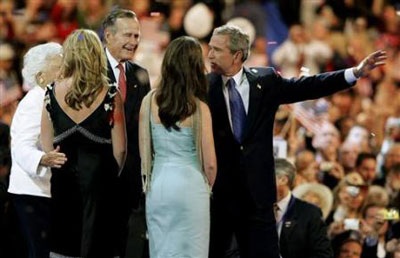 Chùm ảnh: Bush "cha" và Bush "con" - 5 Chùm ảnh: Bush "cha" và Bush "con" - 5