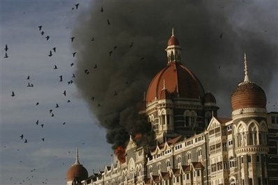 Vụ tấn công khủng bố Mumbai được chỉ huy qua điện thoại - 1 Vụ tấn công khủng bố Mumbai được chỉ huy qua điện thoại - 1
