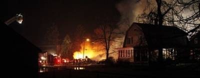 Máy bay lao xuống nhà dân ở New York, 49 người chết (kèm video) - 5