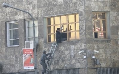 Đánh bom, bắt giữ con tin trong tòa nhà chính phủ - 2