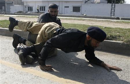 Pakistan chiếm lại học viện cảnh sát, 12 người thiệt mạng - 3 Pakistan chiếm lại học viện cảnh sát, 12 người thiệt mạng - 3