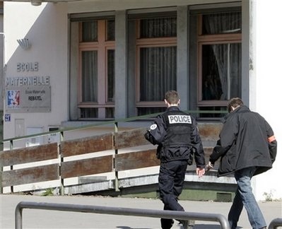 Nổ súng ở trường trẻ Pháp, 8 người bị thương - 1