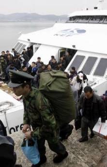 Tàu hàng Triều Tiên va chạm tàu đánh cá Hàn Quốc  - 1