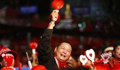 Thủ tướng bác bỏ đàm phán với Thaksin, áo đỏ thề tiếp tục biểu tình - 1 Thủ tướng bác bỏ đàm phán với Thaksin, áo đỏ thề tiếp tục biểu tình - 1