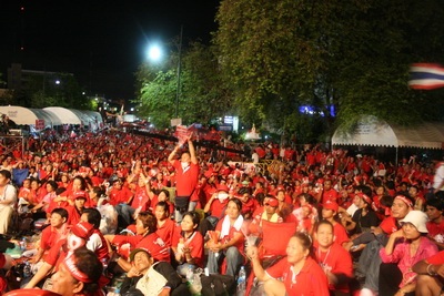 Chùm ảnh: Thâm nhập người biểu tình áo đỏ ở Bangkok - 1