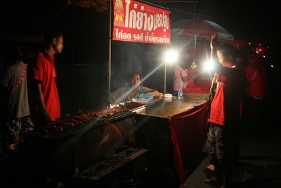 Chùm ảnh: Thâm nhập người biểu tình áo đỏ ở Bangkok - 2