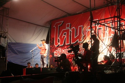 Chùm ảnh: Thâm nhập người biểu tình áo đỏ ở Bangkok - 7