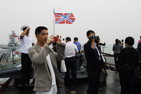 Chùm ảnh: “Đột nhập” tàu săn tàu ngầm của Hải quân Nga - 3