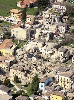 Chùm ảnh: Italia tan hoang sau động đất - 15