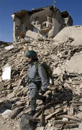 Chùm ảnh: Italia tan hoang sau động đất - 8