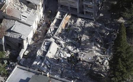 Chùm ảnh: Italia tan hoang sau động đất - 6