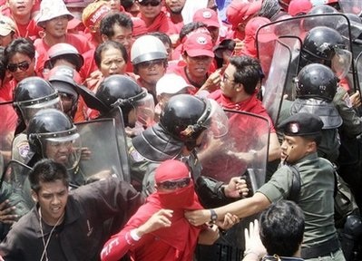 “Áo đỏ sẽ biểu tình trở lại sau khi tình trạng khẩn cấp được dỡ bỏ” - 1 “Áo đỏ sẽ biểu tình trở lại sau khi tình trạng khẩn cấp được dỡ bỏ” - 1