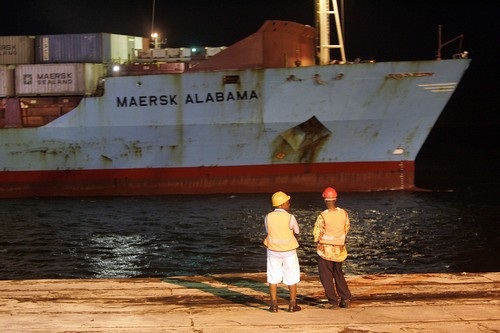 Hải tặc Vịnh Aden bắt giữ thêm một tàu Mỹ   - 1 Hải tặc Vịnh Aden bắt giữ thêm một tàu Mỹ   - 1