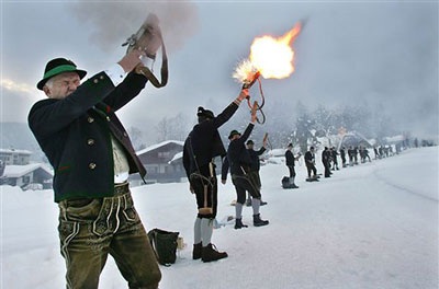 Chùm ảnh: Những phong tục Giáng sinh lạ đời - 3 Chùm ảnh: Những phong tục Giáng sinh lạ đời - 3