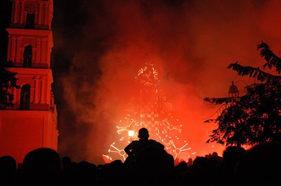 Chùm ảnh: Những phong tục Giáng sinh lạ đời - 7 Chùm ảnh: Những phong tục Giáng sinh lạ đời - 7