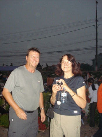 Tấp nập chợ hoa ngày 20/10 - 4