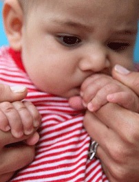 Khi bé mọc răng - 1