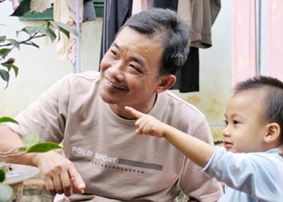 “Đổi tính” tuổi xế chiều - 1 “Đổi tính” tuổi xế chiều - 1