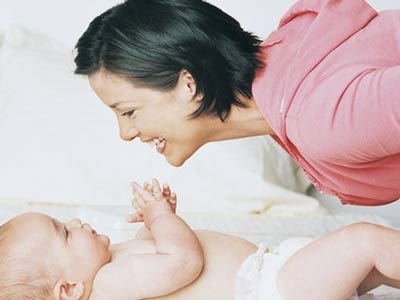 Cách bé nói “con yêu mẹ” - 1