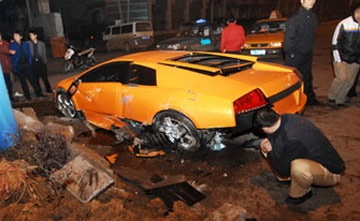 “Bò” Lamborghini Murcielago gặp nạn - 2 “Bò” Lamborghini Murcielago gặp nạn - 2