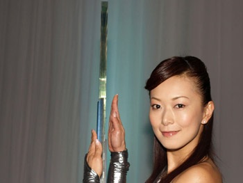 TV LCD mỏng và nhẹ nhất thế giới - 1