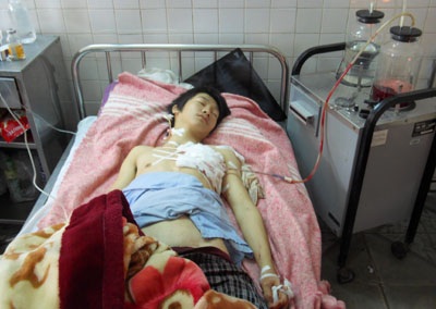 Một học sinh bị đâm thủng tim, phổi - 2