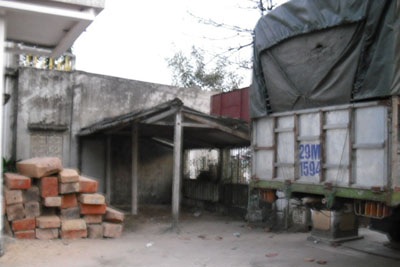 Giám đốc một công ty thương mại buôn gỗ lậu  - 1