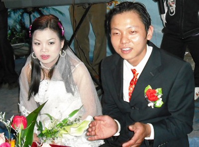 Chuyện tình đẹp của đôi trẻ tàn tật - 1