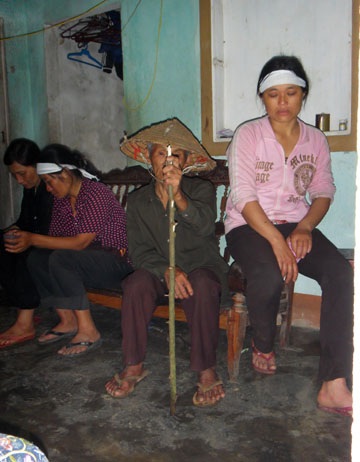 Nỗi đau xé lòng của đứa con có cha giết mẹ rồi tự vẫn - 1