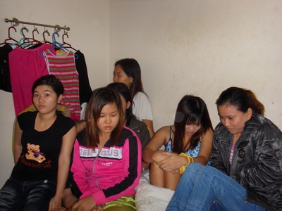 Giám đốc khách sạn "giam lỏng" 7 nữ nhân viên massage - 1