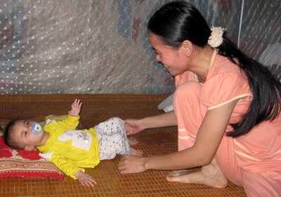 Đôi vợ chồng nghèo và đứa trẻ bị bỏ rơi - 2