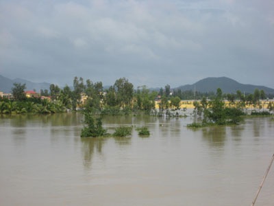 Mưa lũ phức tạp, Hà Tĩnh lo lũ quét - 2