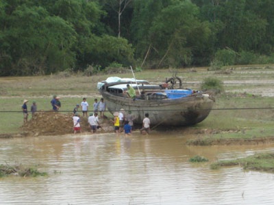 Mưa lũ phức tạp, Hà Tĩnh lo lũ quét - 10