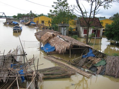 Mưa lũ phức tạp, Hà Tĩnh lo lũ quét - 4