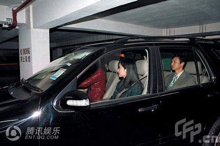 Châu Huệ Mẫn và Nghê Chấn “lộ diện” sau đám cưới - 3