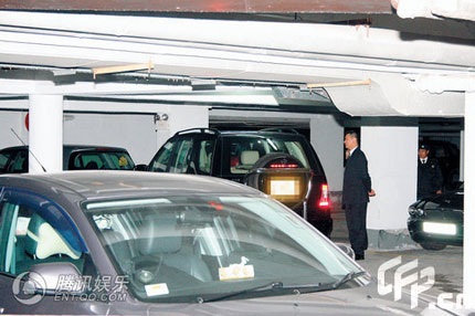 Châu Huệ Mẫn và Nghê Chấn “lộ diện” sau đám cưới - 4