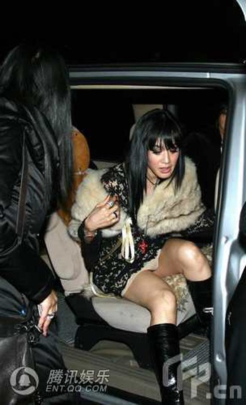 Chung Lệ Đề gây ấn tượng với các tay săn ảnh - 1