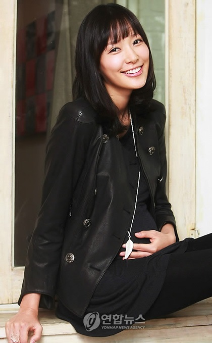 “Bà bầu” xinh đẹp Son Tae Young sẽ sinh con vào tháng 2 tới - 4