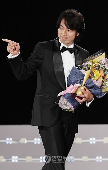 Siêu mẫu Lâm Chí Linh đoạt giải Ngôi sao châu Á - 1