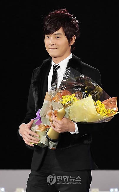 Siêu mẫu Lâm Chí Linh đoạt giải Ngôi sao châu Á - 7