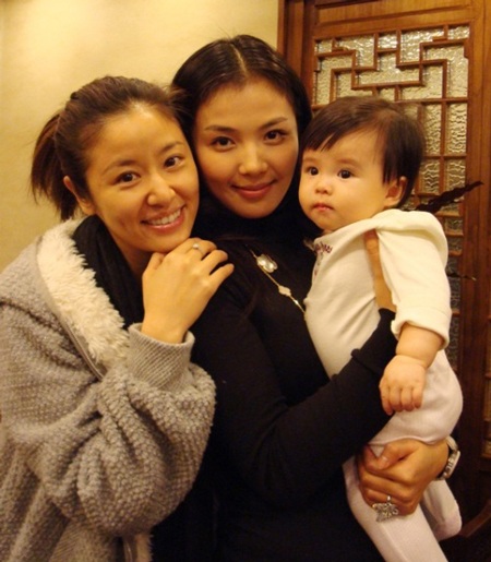 Lưu Đào lần đầu khoe con gái cưng - 1 Lưu Đào lần đầu khoe con gái cưng - 1