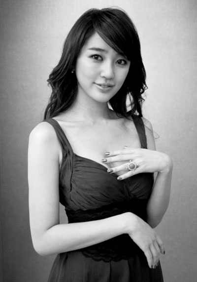 Yoon Eun Hye rơi vào mối tình tay ba - 1