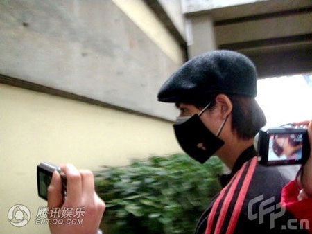 Châu Du Dân bị “chê” lôi thôi - 4