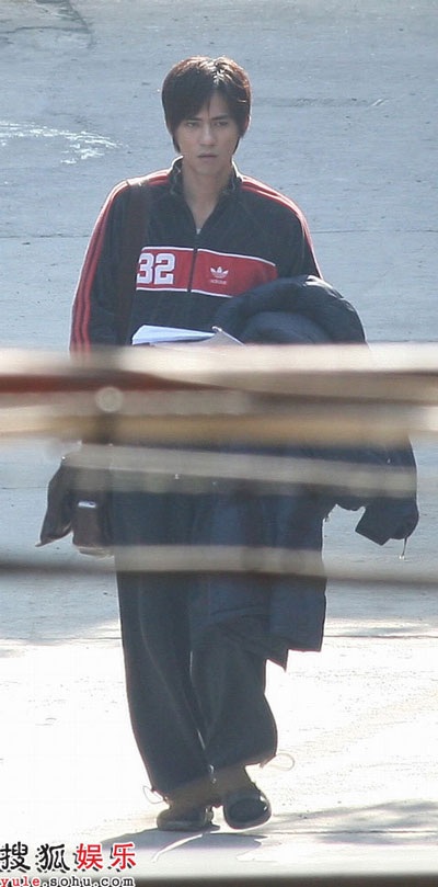 Châu Du Dân bị “chê” lôi thôi - 6