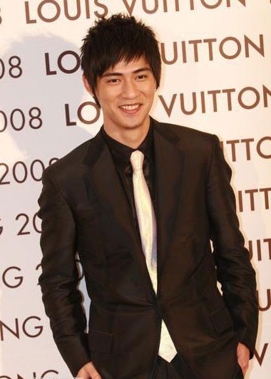 Châu Du Dân bị “chê” lôi thôi - 7