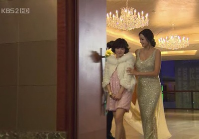 "Con nhà giàu" của Hàn Quốc thắng lớn trong ngày đầu ra mắt - 14 "Con nhà giàu" của Hàn Quốc thắng lớn trong ngày đầu ra mắt - 14
