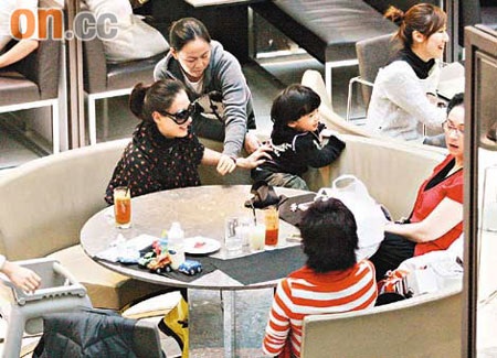 Đầu xuân, Trương Bá Chi “hẹn hò” với... mẹ chồng - 4