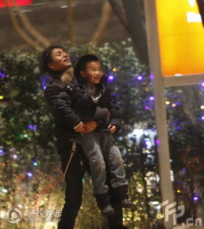 Bắt gặp con riêng của Trần Khôn tại Bắc Kinh - 7